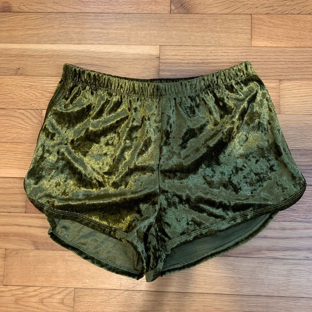Heart & Hips medium green velour sleep shorts